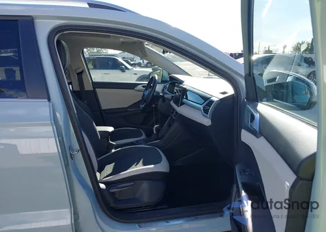 2025 Volkswagen Taos 1.5T Se from USA, damaged, VIN 3VVEC7B27SM032885